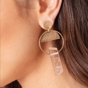 Geometric earrings with natural stone